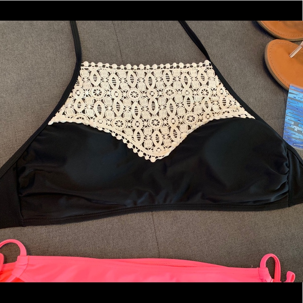 Bikini ๐ - Picture 2 of 4